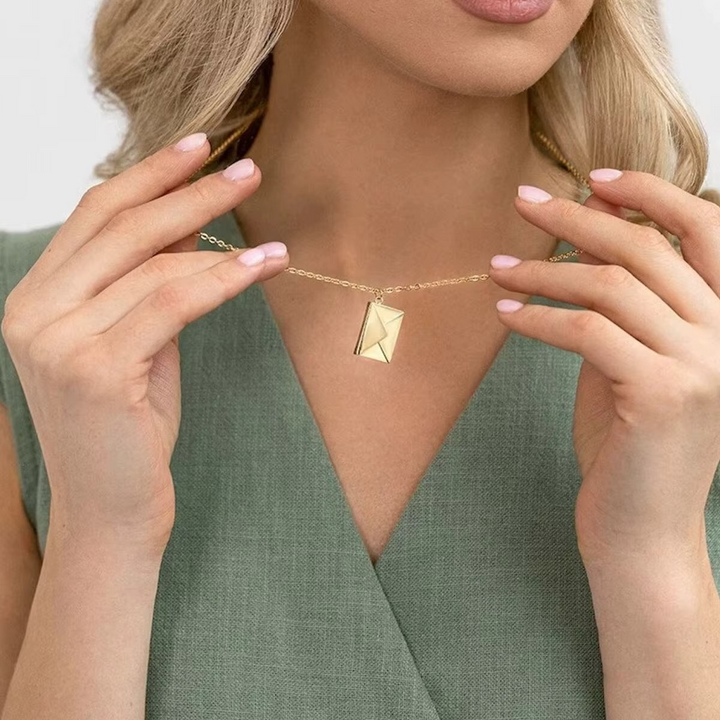 LoveBoxik - Zestaw z Naszyjnikiem Love